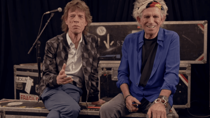 [31.7.] Zahvaljujući jednom novinaru, britanske vlasti pustile Micka Jaggera i Keitha Richardsa iz zatvora