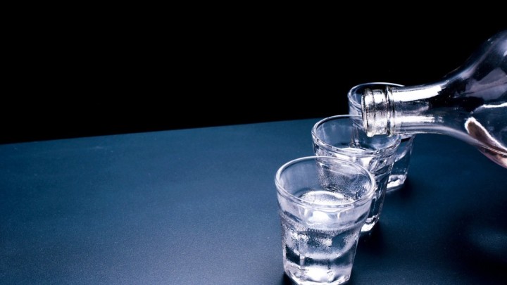 Rakija doista nije dobar izbor pića prije jela: Ova pića su bolji odabir ako ne želite jesti na prazan želudac