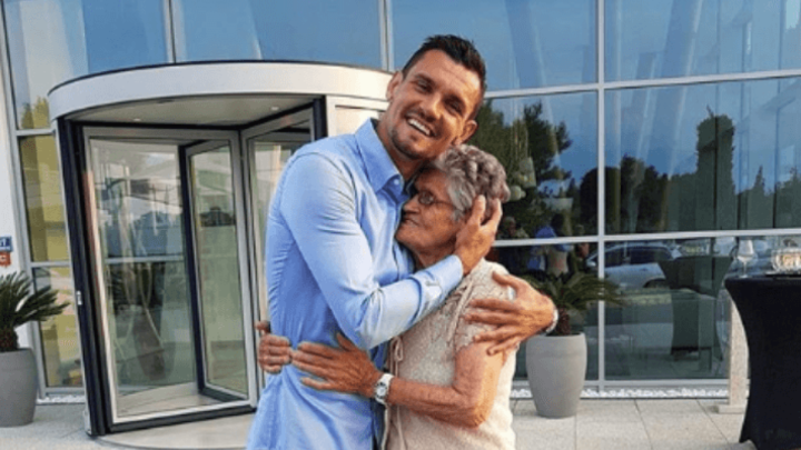 Dejan Lovren na zasluženom odmoru svratio kod bake na ogromnu porciju kolača