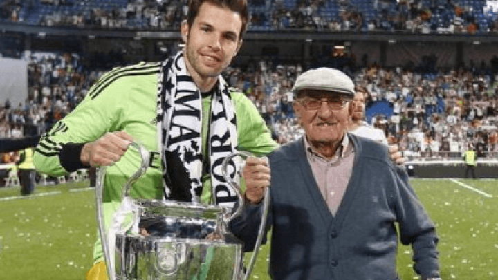 Na teren doveo svoga djeda, koji je ponosno podržao pobjedu momčadi