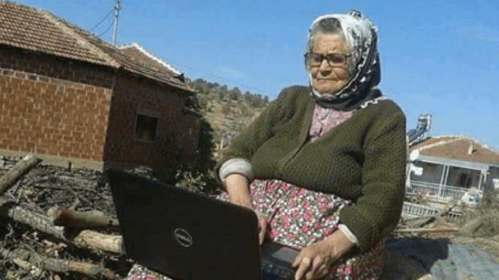 "Udri, nano, ti si se naradila dok si bila mlada", mladi na Facebooku poručuju baki sa sela