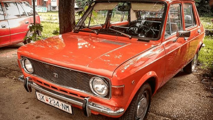 Stojadin mladolikog izgleda zasjao u kolekciji starih automobila