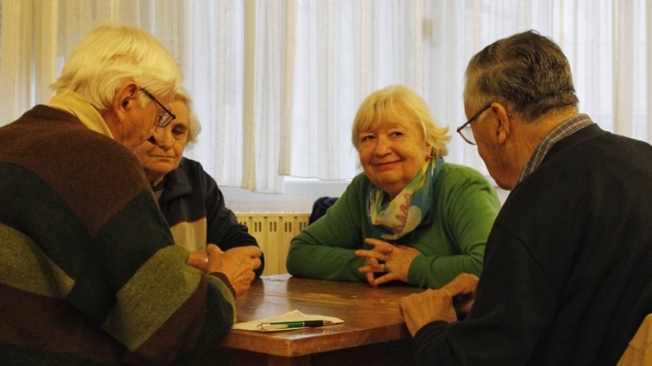 Kartaši u Hegedušićevoj na tradicionalnom jutarnjem druženju - Gerontološki centar omogućuje im česta okupljanja
