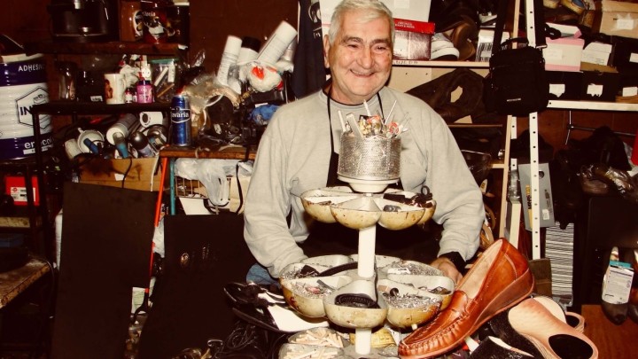 Umirovljeni postolar popravke djeci, starijima i sportašima – ne naplaćuje