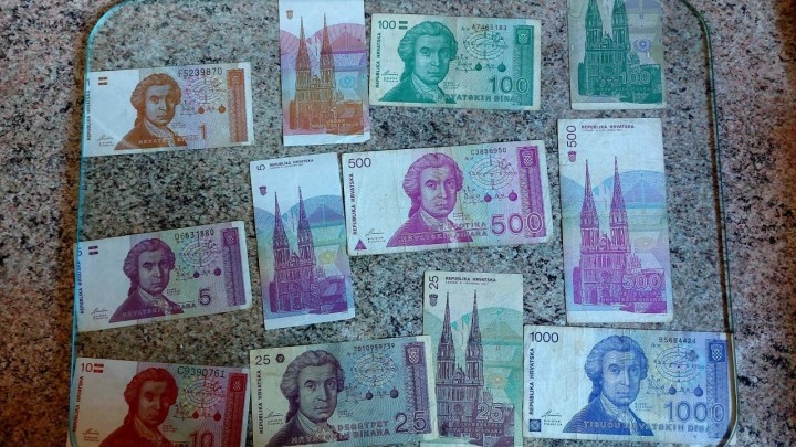 [23.12.] Kao zakonsko sredstvo plaćanja uveden je hrvatski dinar
