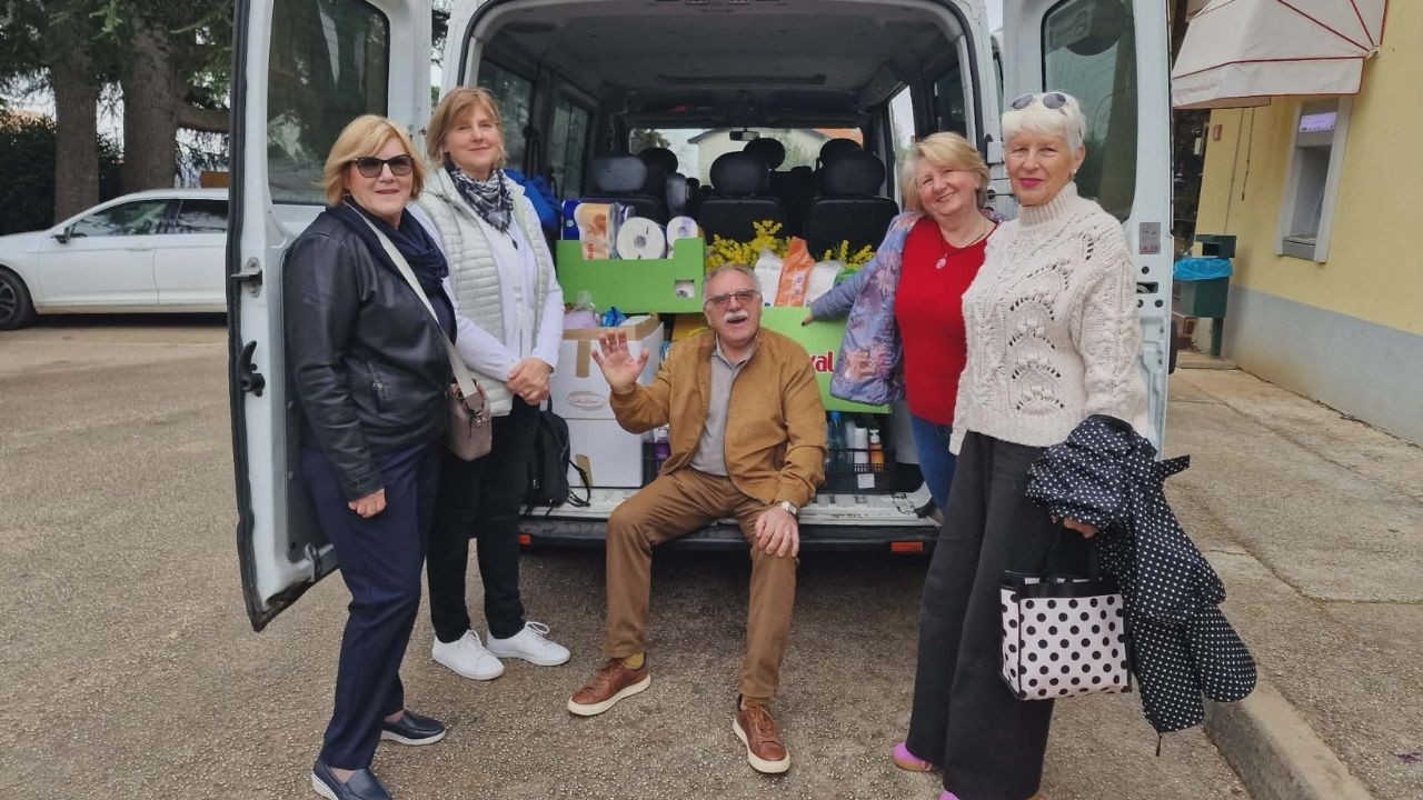 Istarski umirovljenici u humanitarnoj akciji za beskućnike: Napunili kombi donacijama