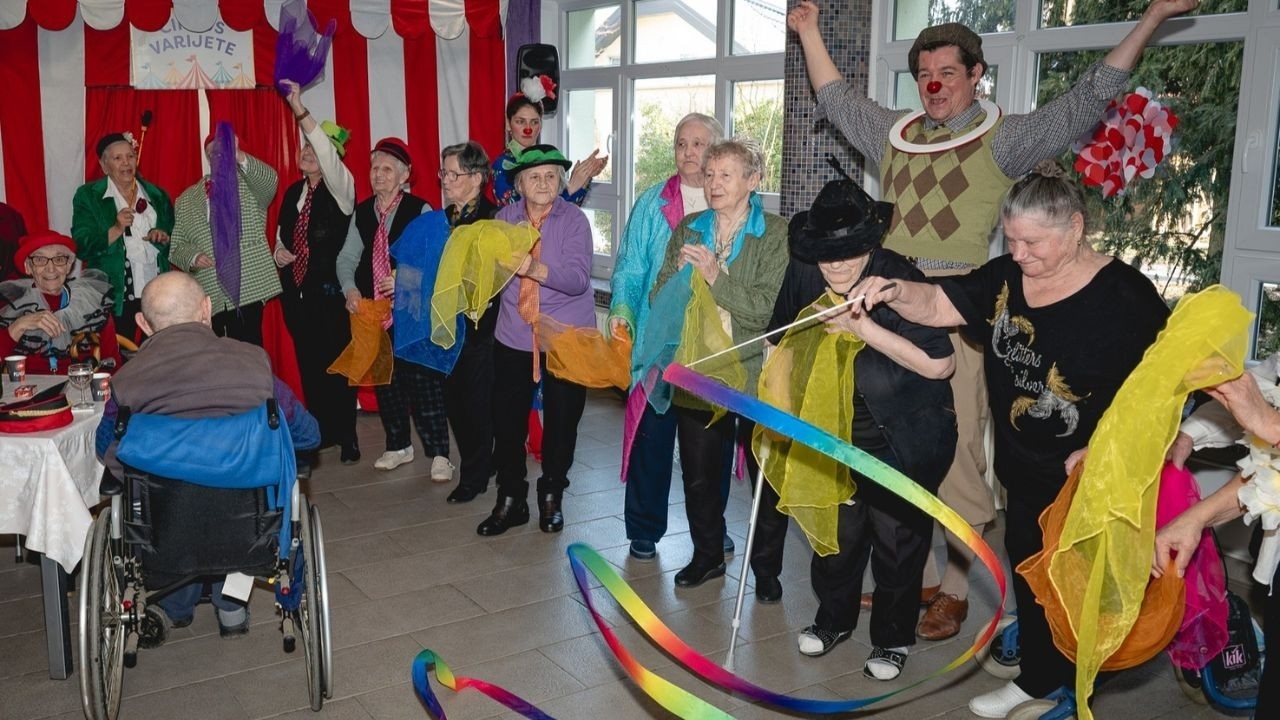 Crveni nosovi i umirovljenici: 'Tko kaže da se u 91. godini ne može postati dio cirkusa?'