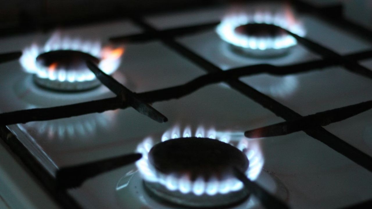 Produljuju se mjere za struju i plin: Novo ograničenje cijena goriva sljedeći tjedan