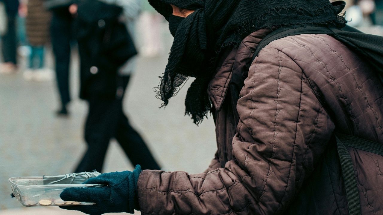 Iskorištavali starije za prosjačenje: Prerušili su ih u osobe s invaliditetom