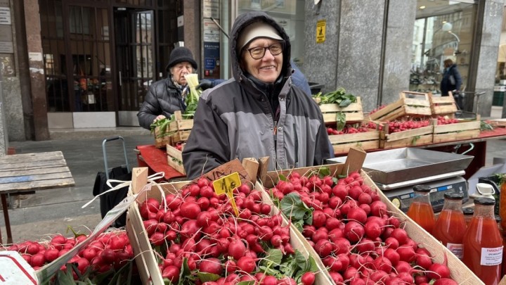 Umirovljenici o cijenama na tržnici: 'Sve je poskupjelo, ali Uskrs je tu'
