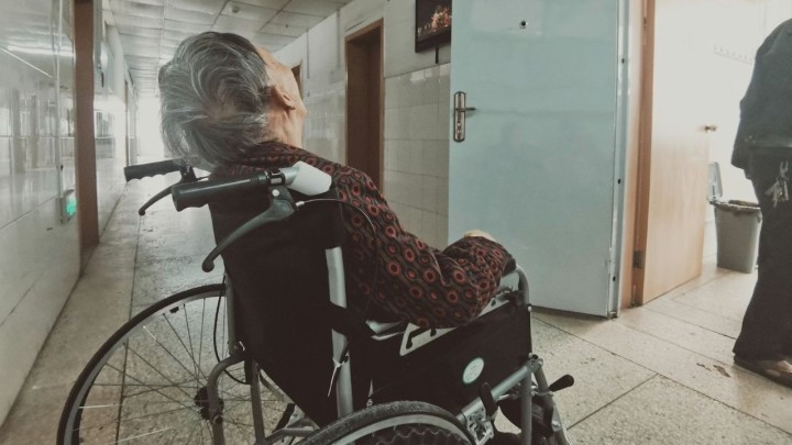 Samo polovica potrebitih dobiva palijativnu skrb: Na Nacionalni program se i dalje čeka