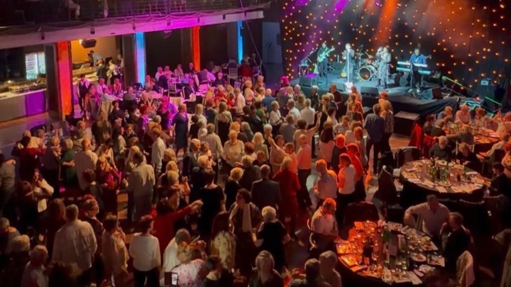 Više od 500 umirovljenika rasplesalo se u Zadru: Pjesmom ih je razveselio gost iznenađenja