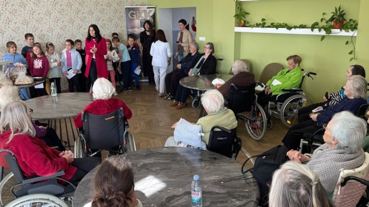 Dječja pisma razveselila su starije u domu: 'Nemojte misliti da smo vas zaboravili'