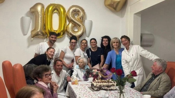 Foto dana: Umirovljenica Hilda proslavila 108. rođendan u domu