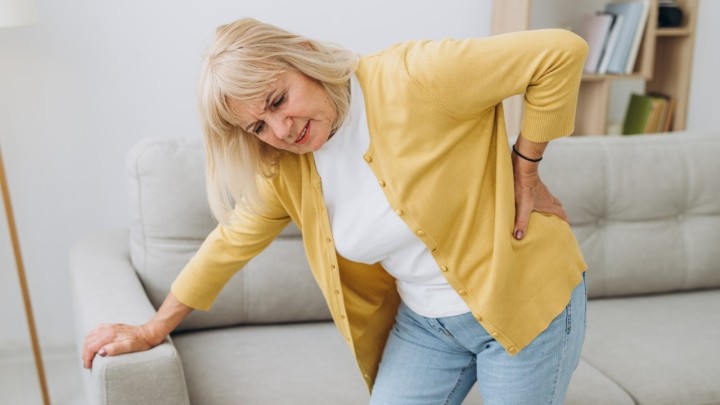 Muči vas ukočenost? Evo zašto kretanje s godinama postaje teže i što možete učiniti da to promijenite