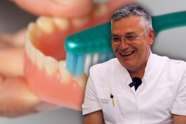 Stomatolog o zubnim protezama: 'Ne bi trebala biti na suhom, ali ni u vodi'