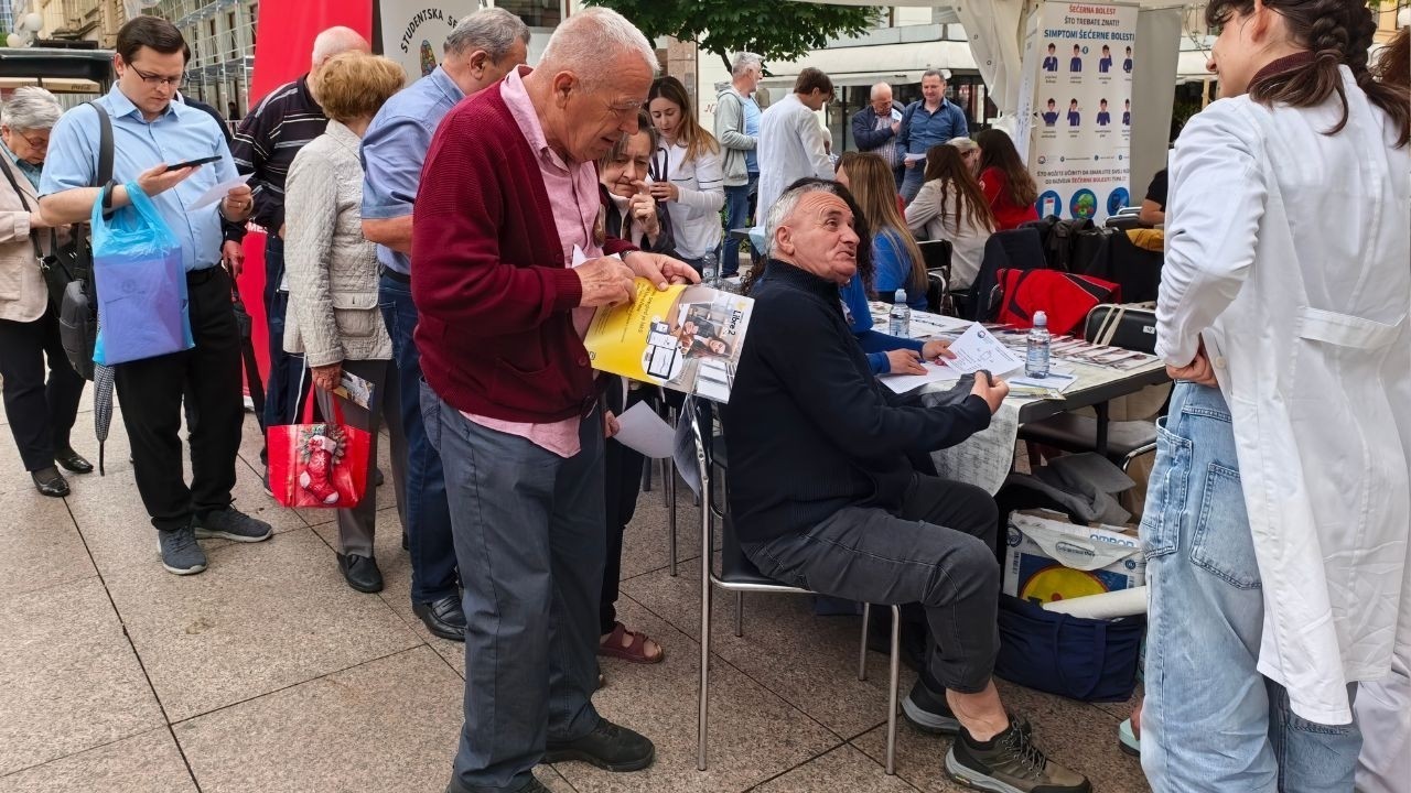 Na mjerenje šećera čekalo se u redovima: 'Stariji imaju najbolje rezultate jer slušaju'