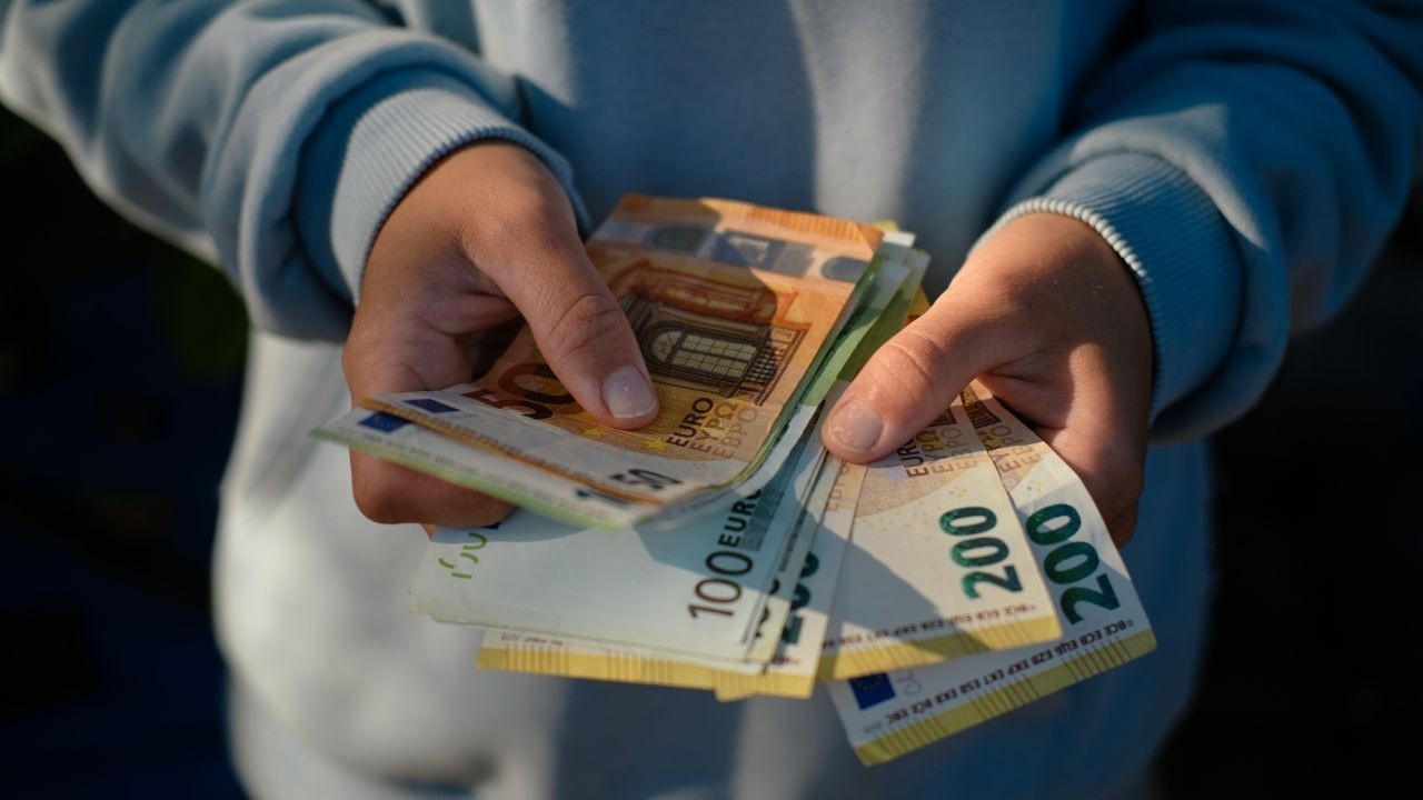 Primanja iznad 5.000 eura: Izračunali smo koliko državi ide za porez, a koliko za mirovinu