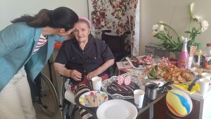 Foto dana: Umirovljenica Ana proslavila veliki 90. rođendan u Domu za starije