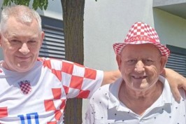 Foto dana: Navijačka 'groznica' zahvatila i umirovljenički dom u Čakovcu