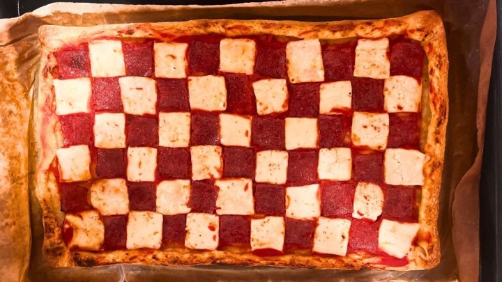 Bakina kuhinja: Pizza šahovnica je obrok za prave navijače