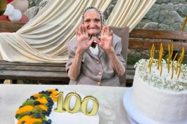 Foto dana: 'Baka Marta i u 100. godini zrači vedrinom, toplinom i životnom snagom'