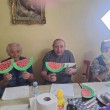 Foto dana: Umirovljenici u domu izrađivali lubenice i školjke od papirnatih tanjura