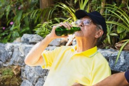 Nema više pivice ispred dućana na kraju dana: Grad brani prodaju alkohola po noći