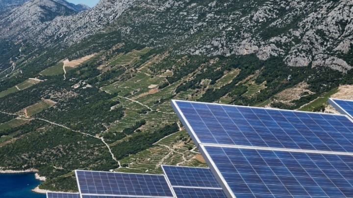 Na Pelješcu stiže gotovo 1.000 solarnih panela: Struju neće proizvoditi za kuće, već za nešto puno važnije
