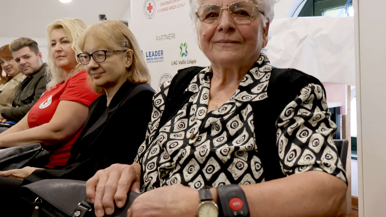 SOS narukvice za starije u ruralnim područjima: Hitni pozivi pritiskom na gumb