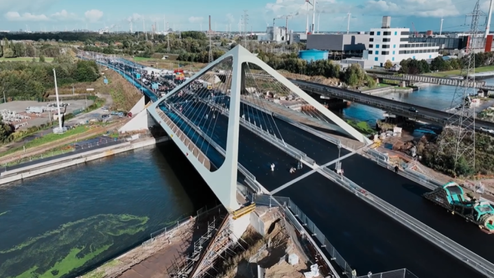 Otvoren spektakularni most u obliku piramide: Težak je gotovo 7.000 tona, a visok čak 30 metara